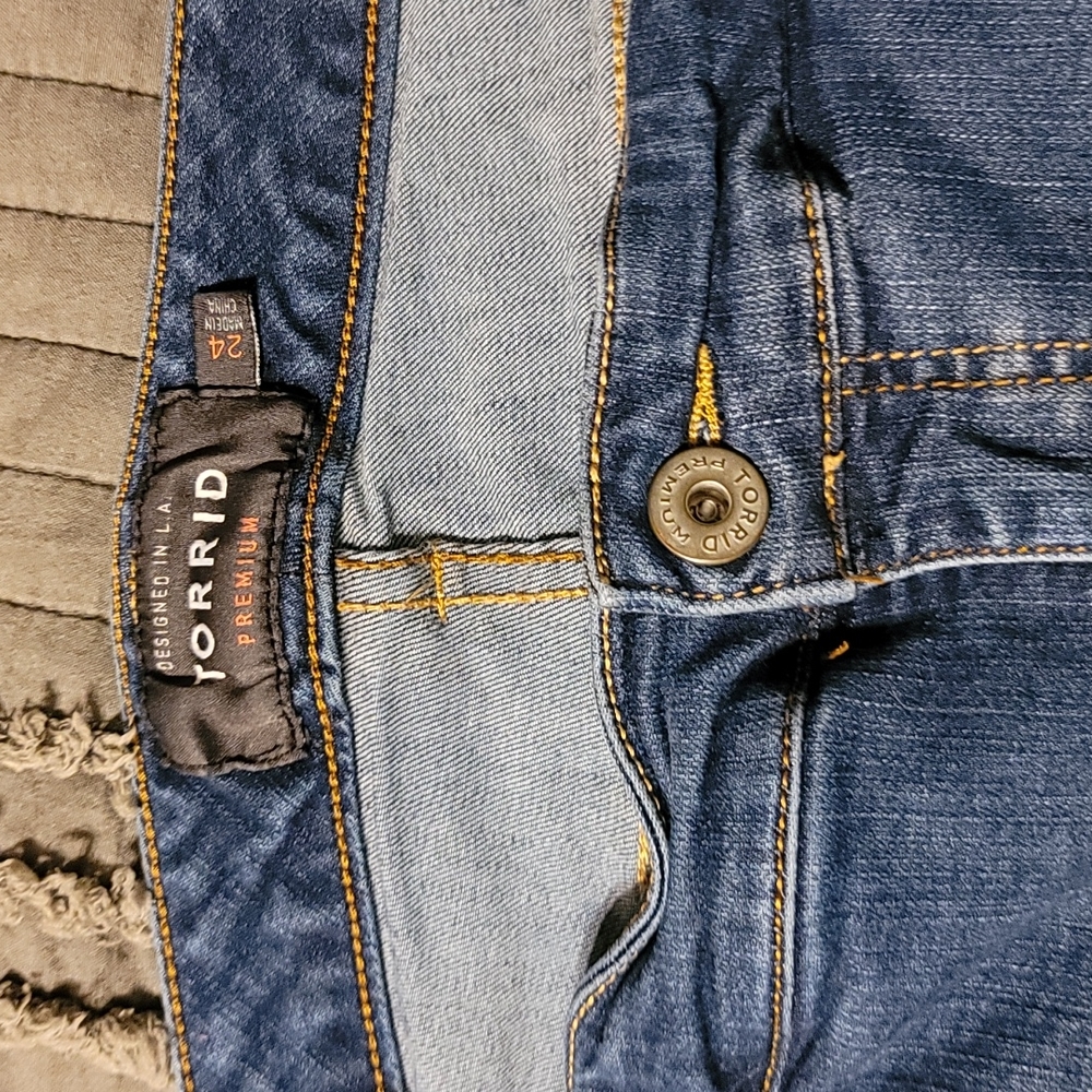 Torrid 24 Distressed Boyfriend jean